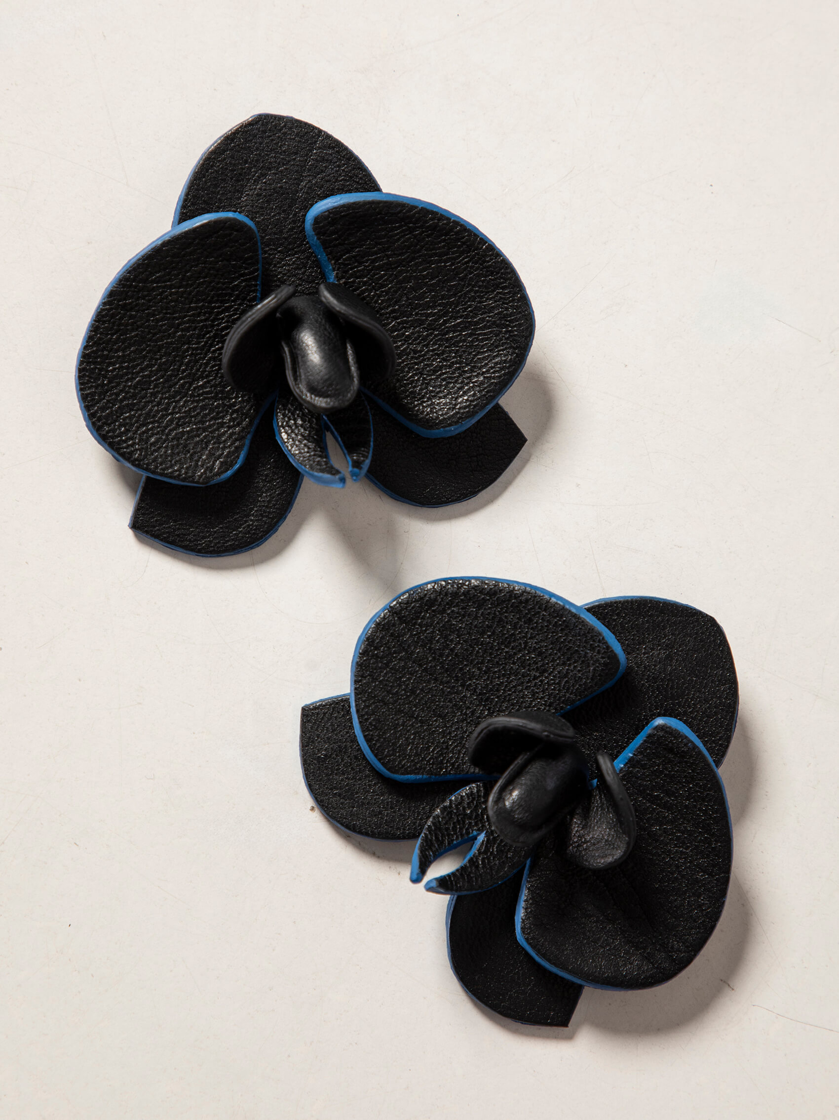 knapp-dance-of-the-orchid-ss2024-earrings-black