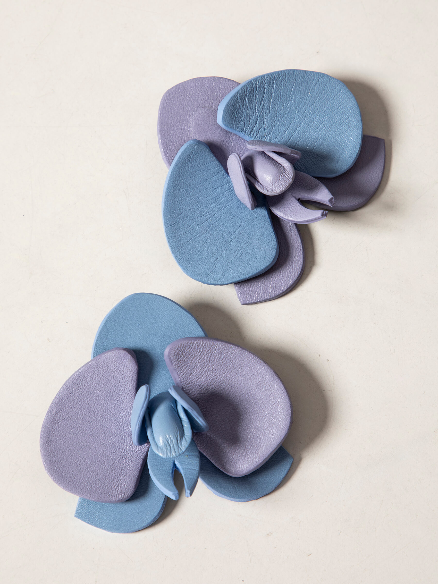 knapp-dance-of-the-orchid-ss2024-earrings-purple-blue